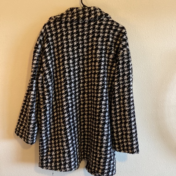 Catherine Malandrino Faux Shearling Houndstooth
Boucle Coat - Picture 7 of 7